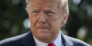 τραμπ σφιγμένα χείλη 