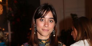 Η Τζωρτζίνα Λιώση με φλοράλ φόρεμα