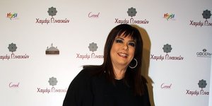 Η Βάσια Παναγοπουλου με total black σύνολο