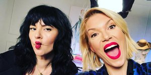 H Ζενεβιέβ Μαζαρί και η Βίκυ Καγιά