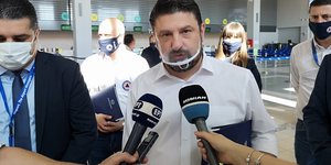 Νικος Χαρδαλιάς με ασπιδα