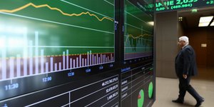 Οθόνη με δείκτες στο χρηματιστήριο