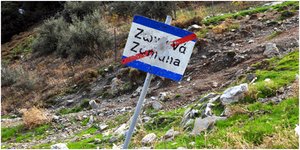 Η πινακίδα στα Ζωνιανά