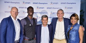 Ο Acting CEO του ΟΠΑΠ Γιαν Κάρας, ο ΟΠΑΠ Champion Άλεξ Αντετοκούνμπο, ο Αναπληρωτής Διευθύνων Σύμβουλος του ΟΠΑΠ Οδυσσέας Χριστοφόρου,  ο Εκτελεστικός Πρόεδρος του ΟΠΑΠ Καμίλ Ζίγκλερ και η Βερόνικα Αντετοκούνμπο