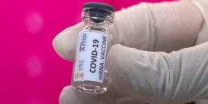 Φιαλίδιο με υποψήφιο εμβόλιο κατά της Covid-19