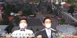 Στελέχη ιαπωνικού θεματικού πάρκου παραδίδουν μαθήματα ψυχραιμίας σε τρενάκι του ιλίγγου