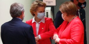 H πρόεδρος της Κομισιόν Φον ντερ Λάιεν και η Γερμανίδα καγκελάριος Μέρκελ