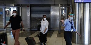 Αφιξη τουριστών στο αεροδρόμιο «Μακεδονία» της Θεσσαλονίκης