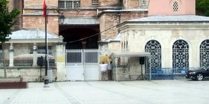 Κατεβάζουν τις πινακίδες για το Μουσείο