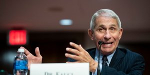 Ο Αντονι Φαούτσι μιλάει σε συνέδριο