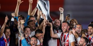 Η απονομή του πρωταθλήματος του Ολυμπιακού
