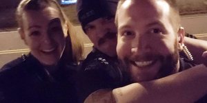 Το κοροϊδευτικό κεφαλοκλείδωμα αστυνομικών