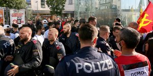 Αστυνομικοί στην Βιέννη σε διαδήλωση