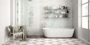 πολυτελές μπάνιο με ραφιέρα