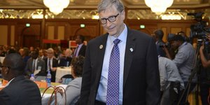 Μπιλ Γκέιτς ορθιος 