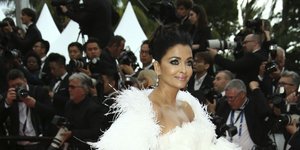 Η σταρ του Μπόλιγουντ στο κόκκινο χαλί του Φεστιβάλ Καννών