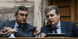 Ο Χρυσοχοϊδης στην Επιτροπή της Βουλής