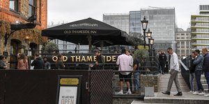 Λονδινο καφε σε σκαλια 