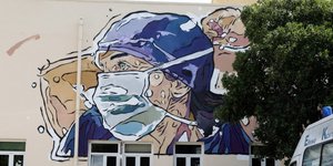 Γκράφιτι με θέμα τον κορωνοϊό στο νοσοκομείο ΑΧΕΠΑ