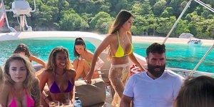 Νταν Μπιλζέριαν κάνει διακοπές στην Ελλάδα