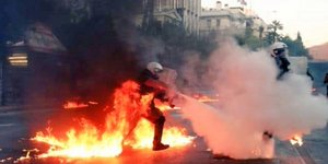 Από τη διαδήλωση στην Αθήνα για το νομοσχέδιο για τις πορείες