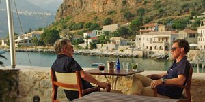 δυο σε τραπεζακι στη Μάνη 