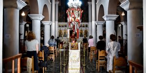 Πιστοί στην εκκλησία