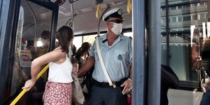 Εντατικοί έλεγχοι για τη χρήση μάσκας