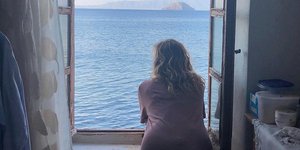 Εμα Σουάρες στη Νίσυρο 