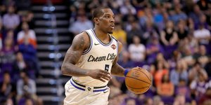 Ο Ερικ Μπλέντσο κατεβάζει την μπάλα 