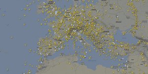 Flight radar εικόνα με κίνηση αεροπλάνων στην Ευρώπη 01-06-2020