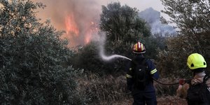 φωτιά πυροσβέστες