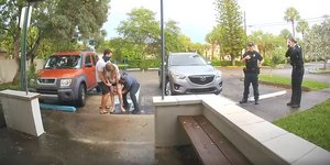 Βιαζόταν το μωρό και γέννησε στο πάρκινγκ του μαιευτηρίου