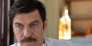 Ο Γιάννης Στάνκογλου στον ρόλο του Θωμά Κυπραίου στις «Άγριες Μέλισσες» 