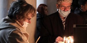 Γυναίκα με μάσκα