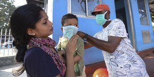 Ινδοί με μάσκες