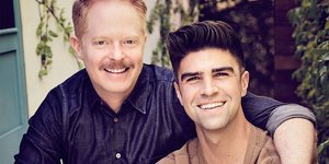 Ο πρωταγωνιστής του «Modern Family» με τον σύζυγό του