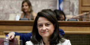 Η Ν. Κεραμέως στη Βουλή