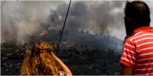 Φωτιά στις Κεχριές: Εκκενώνεται το Σοφικό -Κηρύχθηκε σε κατάσταση έκτακτης ανάγκης η αν. Κορινθία