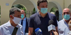 κικιλιας με μασκα και μπλουζακι