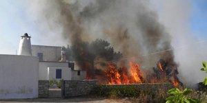 Ιστορικό μοναστήρι καίγεται στη φωτιά στα Κύθηρα το 2017/Φωτογραφία Eurokinissi
