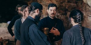 Ο Θέμης στη σπηλιά στο Κόκκινο Ποτάμι