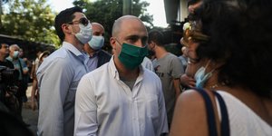 Κωνσταντίνος Μπογδάνος με μάσκα