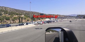 Αυτοκίνητα στα διόδια