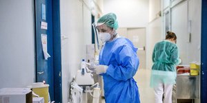 κορωνοϊός γιατρός σε νοσοκομείο