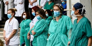 κορωνοϊός νοσοκόμες με μάσκα