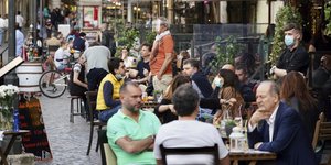 καφε κοσμος χωρίς αποστάσεις