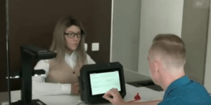 Το ρομπότ έχει σχεδιαστεί ώστε να μοιάζει με τη μέση Ρωσίδα