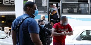 Πώς δρούσε η εγκληματική οργάνωση των εκβιαστών: Εμπρησμοί, εκρήξεις, ξυλοδαρμοί και... κυνομαχίες