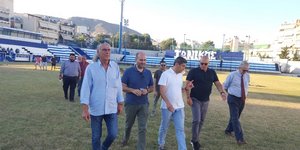Ο Λευτέρης Αυγενάκης στο γήπεδο του Ιωνικού